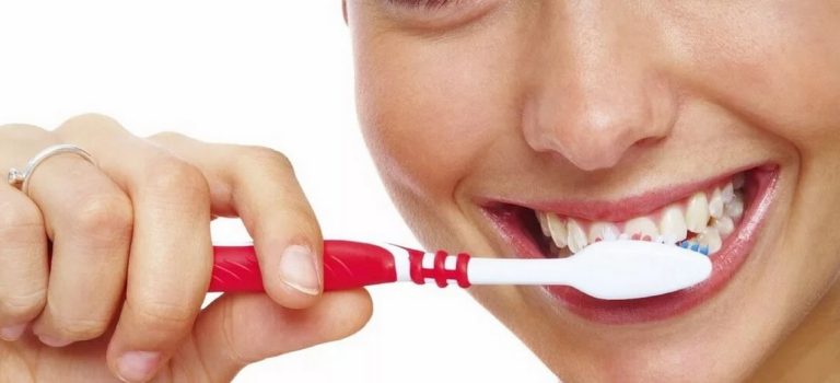 Профилактика зубной полости: как избежать кариеса и сохранить здоровье зубов на долгие годы